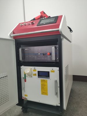 การทำงานที่ยืดหยุ่นเครื่องเชื่อมเลเซอร์มือถือ JPT 1500W 2000W สำหรับวัสดุโลหะ