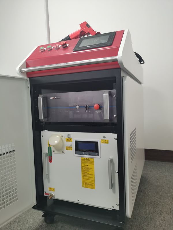 การทำงานที่ยืดหยุ่นเครื่องเชื่อมเลเซอร์มือถือ JPT 1500W 2000W สำหรับวัสดุโลหะ