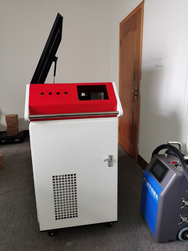 เครื่องเชื่อมเลเซอร์ไฟเบอร์ SS แบบปรับได้ 8 เท่า 2000W มือถือ