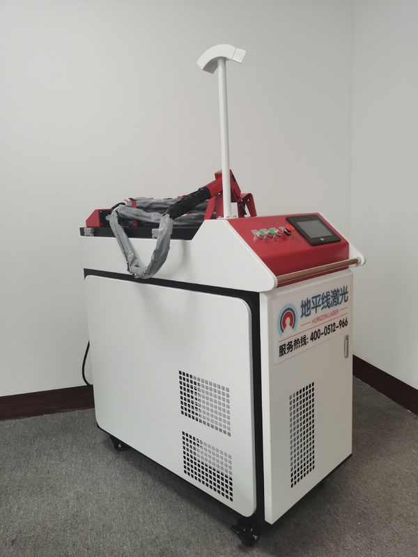 เครื่องเชื่อมเลเซอร์แบบใช้มือถือ IEC 2000W เครื่องทำน้ำเย็น 1080nm