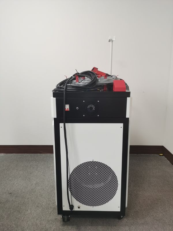 1080nm CW เครื่องเชื่อมเลเซอร์แบบใช้มือถือ 1500W CE พร้อม Chiller
