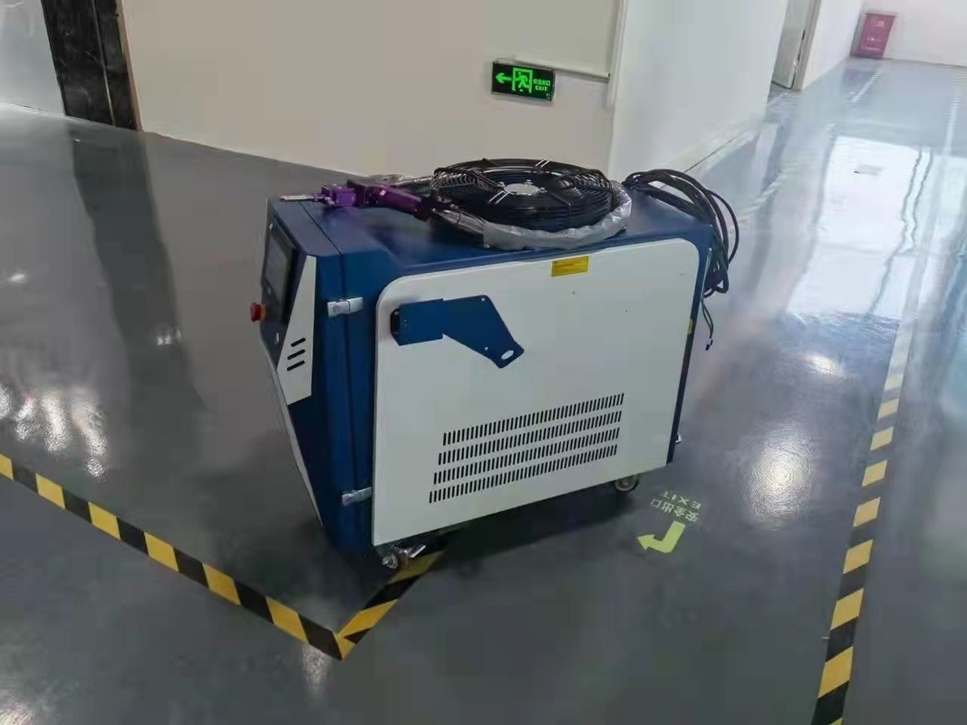 เครื่องเชื่อมไฟเบอร์เลเซอร์ Raycus 1000W ความหนา 3 มม. เครื่องทำน้ำเย็น